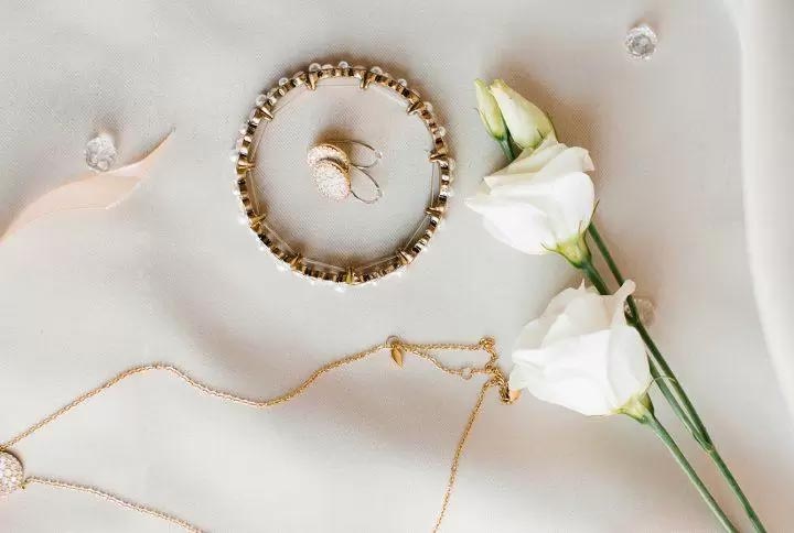 با حذف مالیات، چه قدر طلا ارزان می‌شود؟ الان طلا بخریم یا نه؟