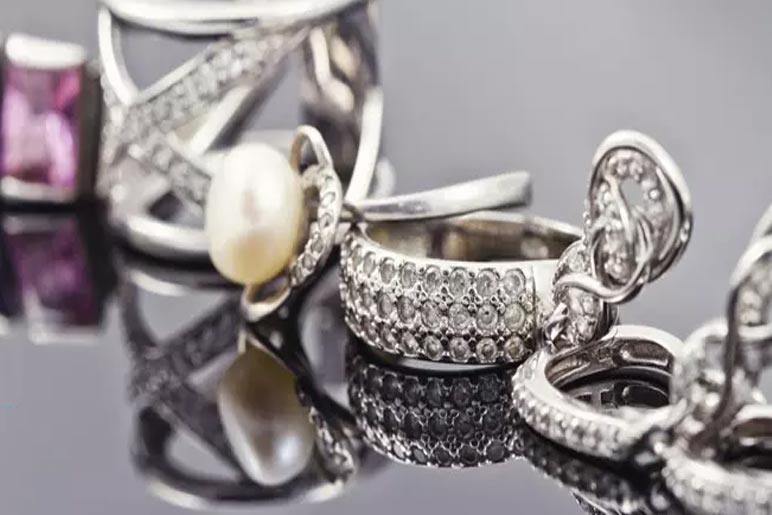 طلای سفید چیست و چه تفاوتی با نقره، استیل و پلاتین دارد؟